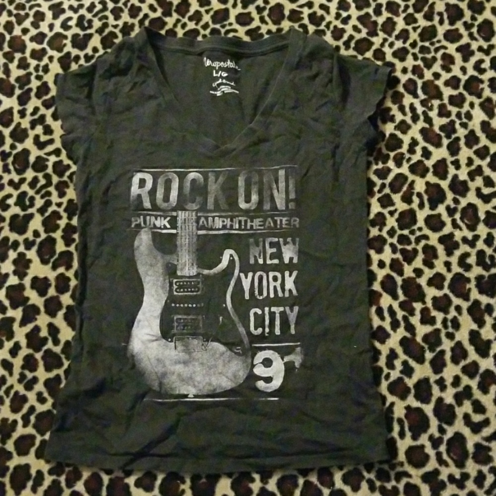 Aeropastale child's size large t shirt